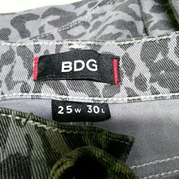 UO BDG leopard high rise cigarette ankle jeans 25 - Picture 6 of 6